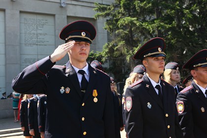В Иркутске прошла торжественная церемония вручения дипломов выпускникам Восточно-Сибирского института МВД России